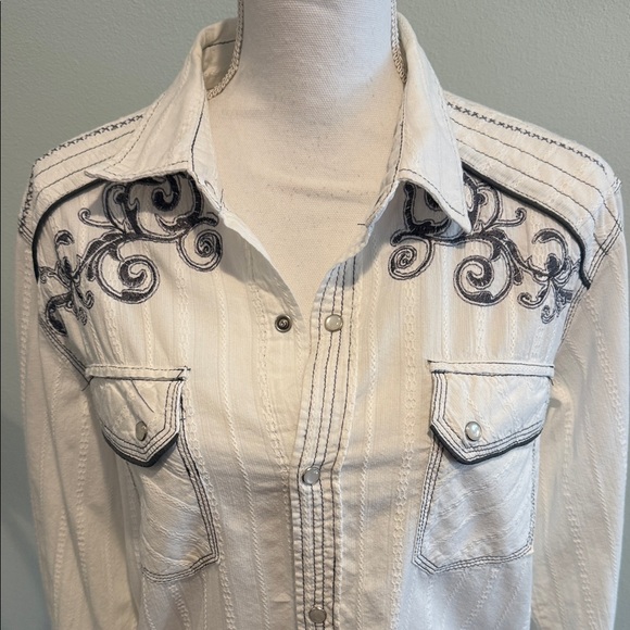 Women’s white WESTERN Button-Up Shirt with Black Embroidery - Picture 2 of 11
